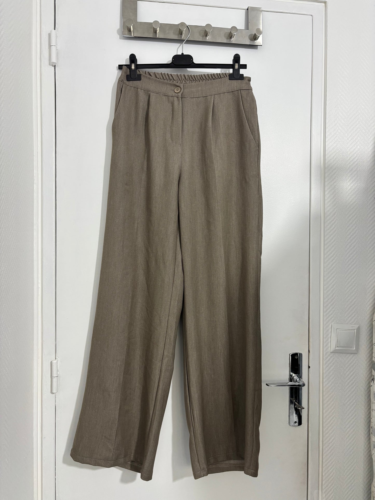 PANTALON À PINCES • TAUPE