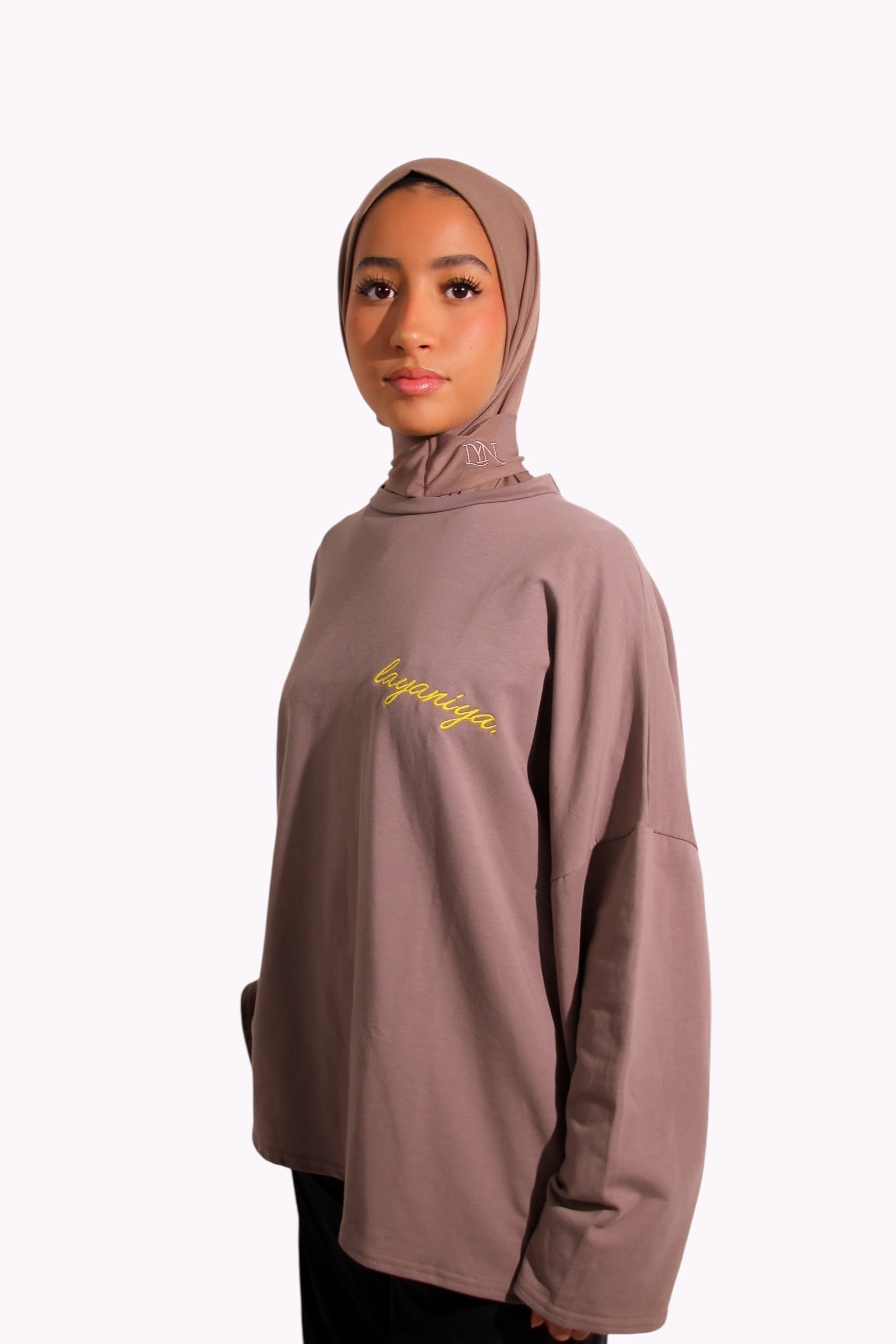 T-SHIRT SIGNATURE • TAUPE / JAUNE