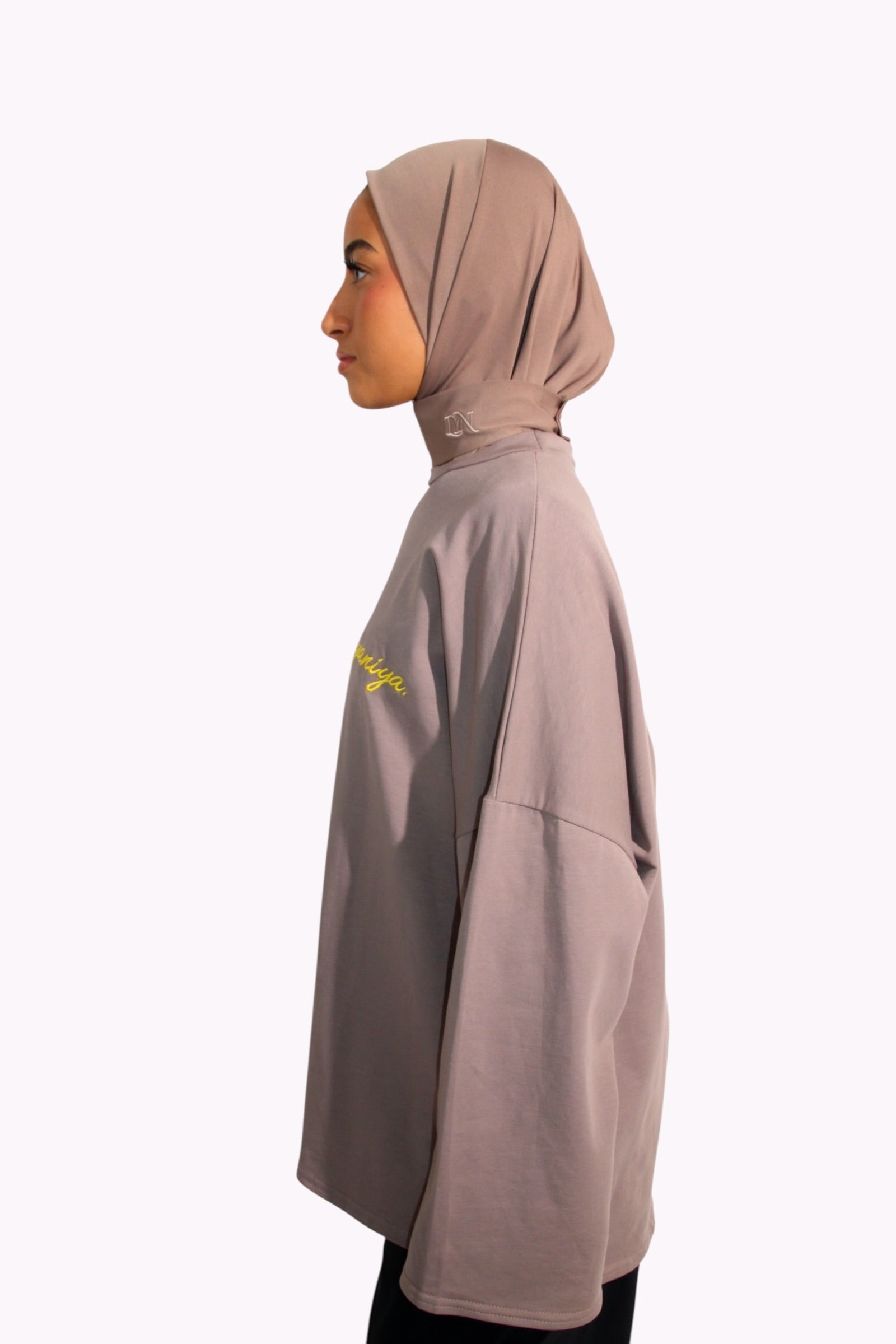 T-SHIRT SIGNATURE • TAUPE / JAUNE