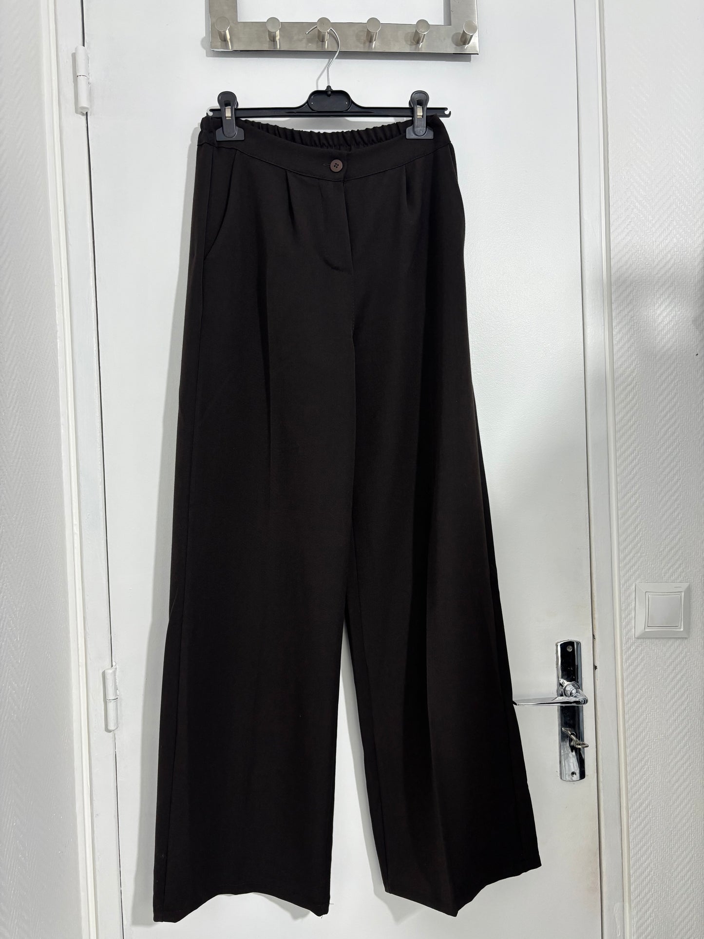 PANTALON À PINCES • CHOCO