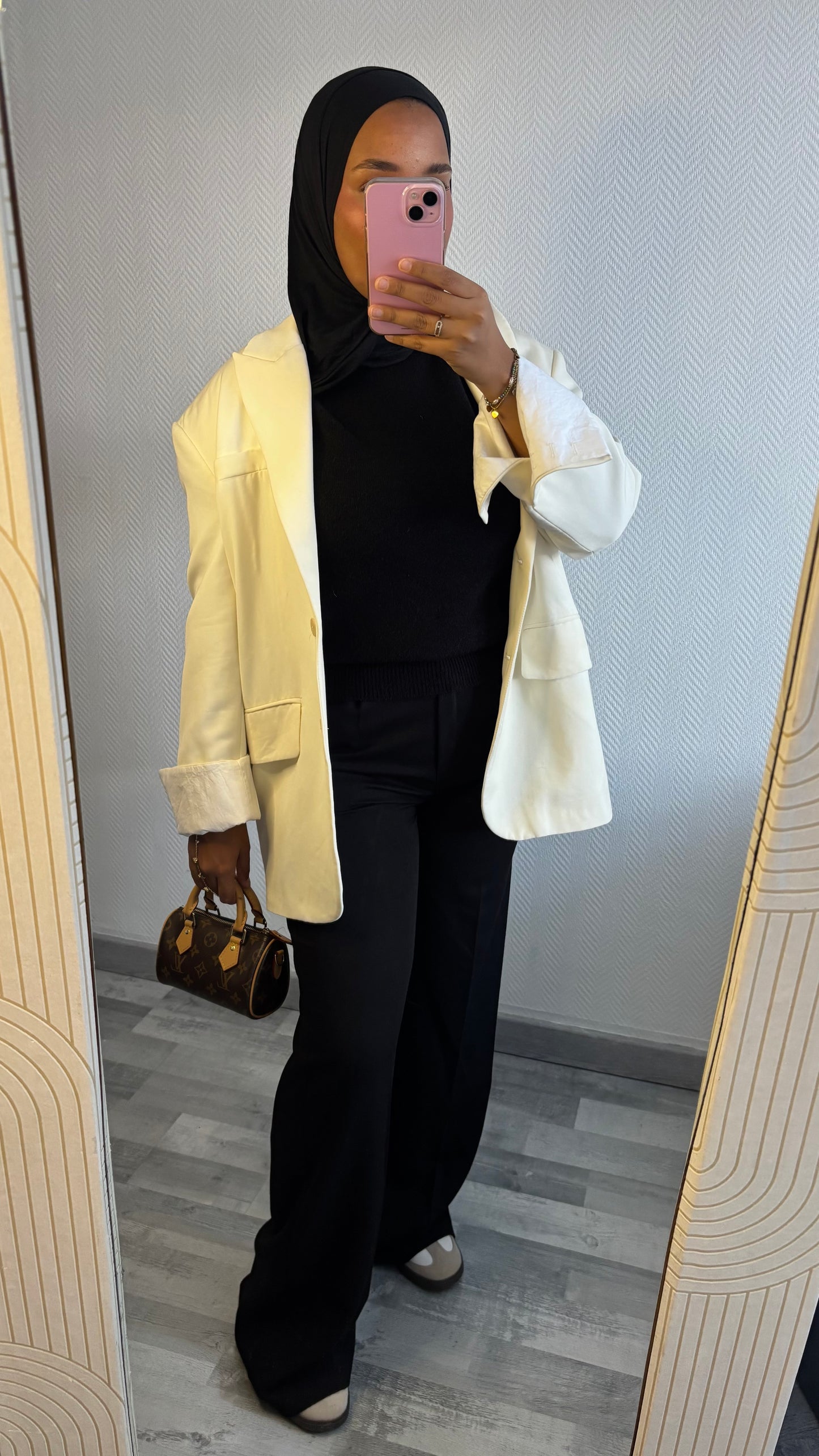 PANTALON À PINCES • NOIR