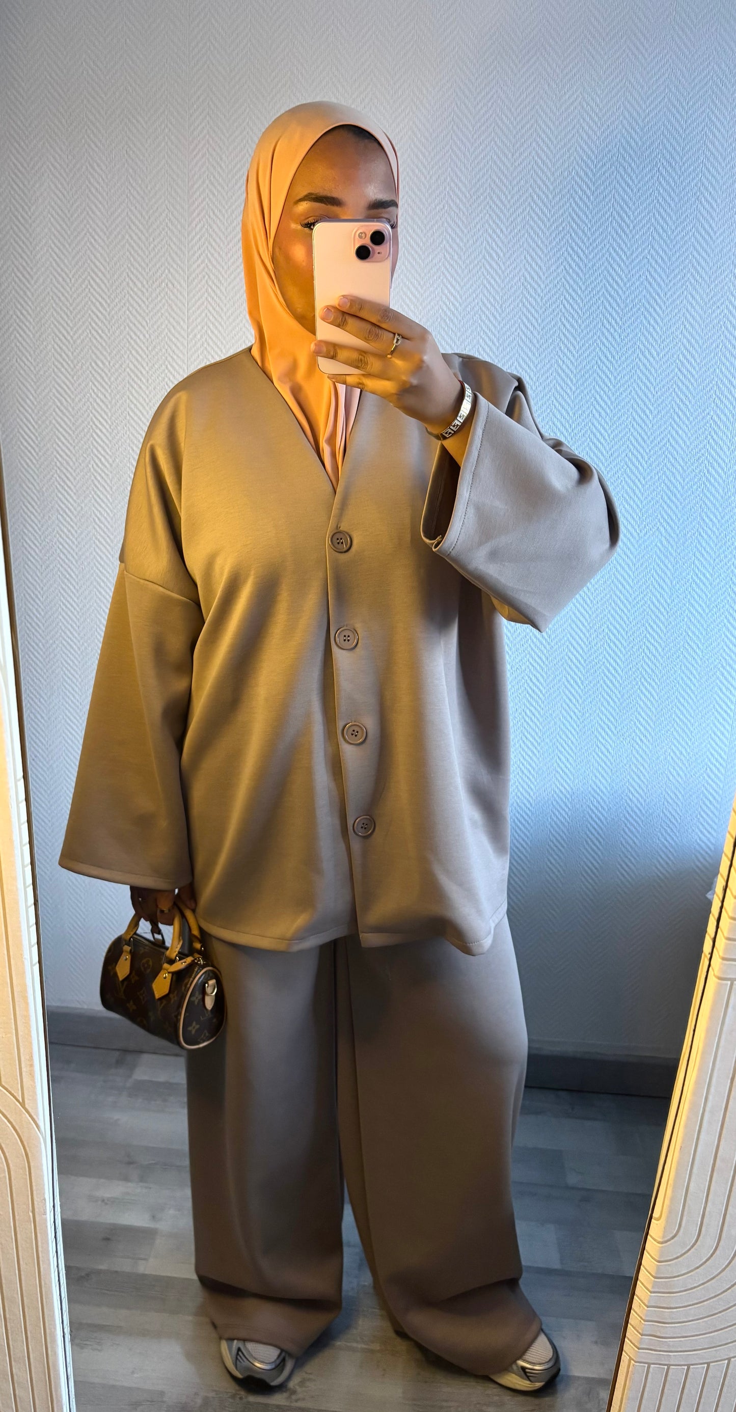 ENSEMBLE CASUAL • TAUPE